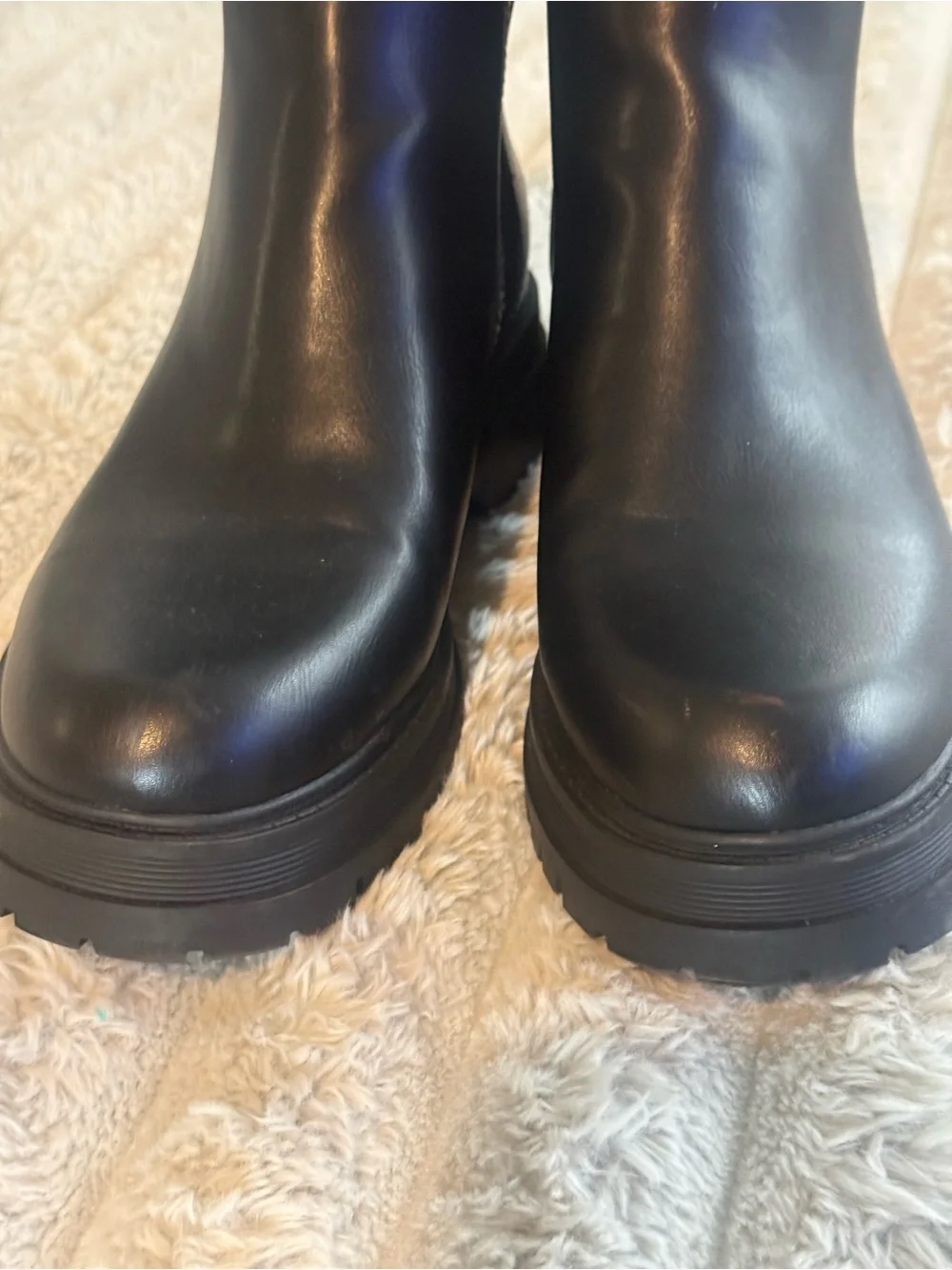 Women’s Black Chelsea Lug Boots Sleek Slip-On Design Size 9